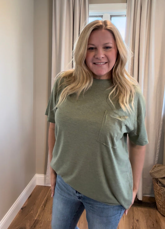 Annie - Oversized Boyfriend Pocket Tee